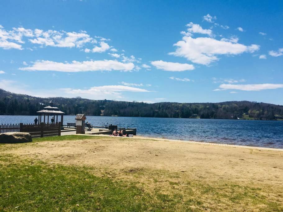 Condo Entier, Fully Equiped Pool And Spa Only In Summer Mont-Tremblant Exteriör bild